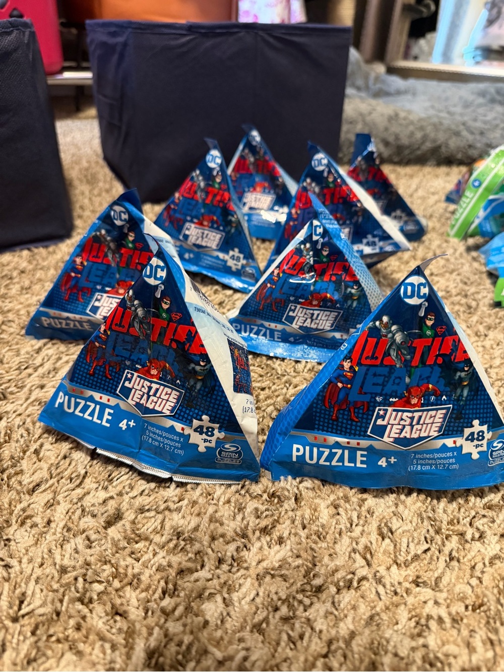 8 DC Justice League Triangle Puzzle Party Favors - Blue Packaging